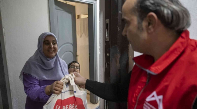 Mersin'de 30 bin aileye 'El Bebek Gül Bebek' paketi ulaştı