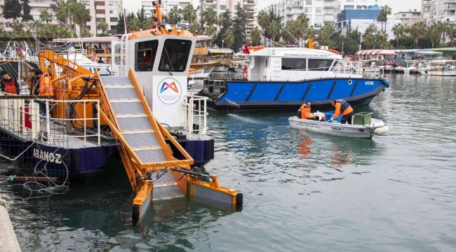 Mersin'de denizden 1 yılda 289 metreküp atık toplandı