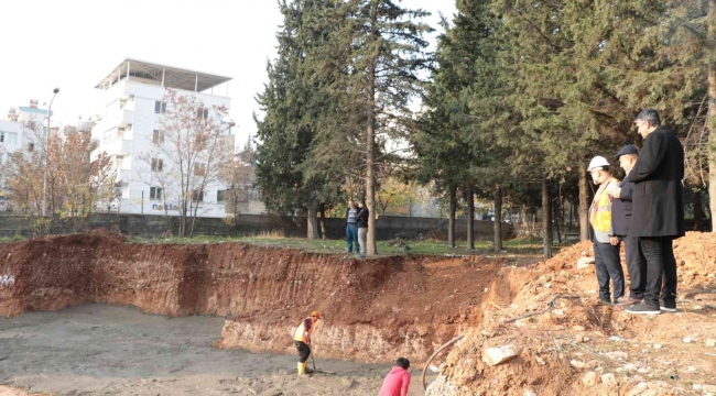 Öğrencisi olduğu ve öğretmenlik yaptığı okula cami yaptırıyor