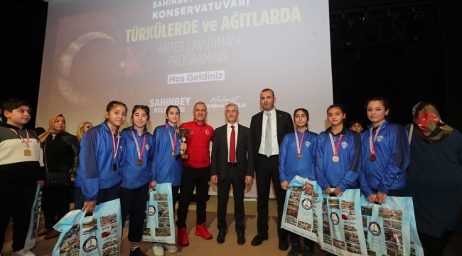 Şahinbey'li gençler Gaziantep savunmasını ağıtlarla anlattı