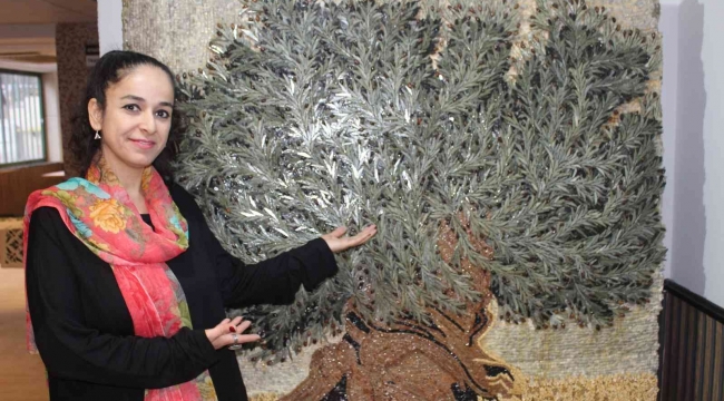 Bir ton ağırlığında, 500 bin taşla 3 boyutlu zeytin ağacı mozaiği yaptı