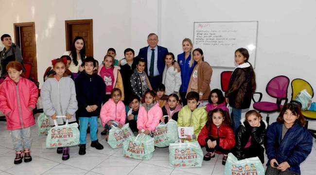 Çocukların karne hediyesi Başkan Akay'dan