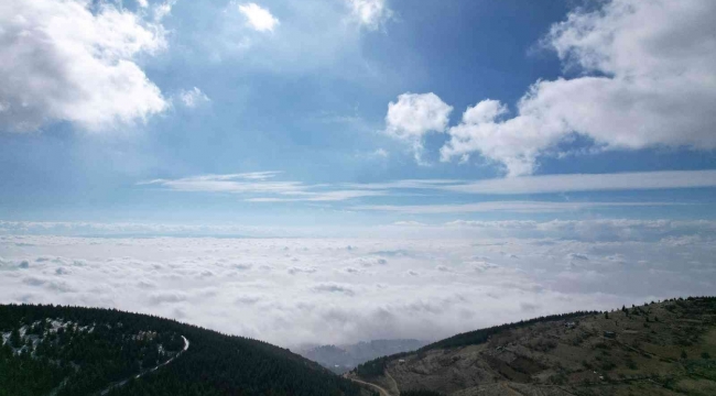 Kahramanmaraş'ta şehri kaplayan sis bulutları ortaya görsel şölen çıkardı