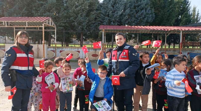 Köy okulunda jandarmadan etkinlik