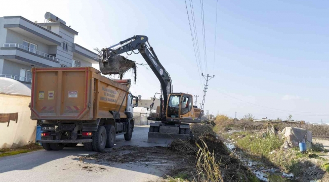 Mersin'de tehlike arz eden atıklar toplanıyor