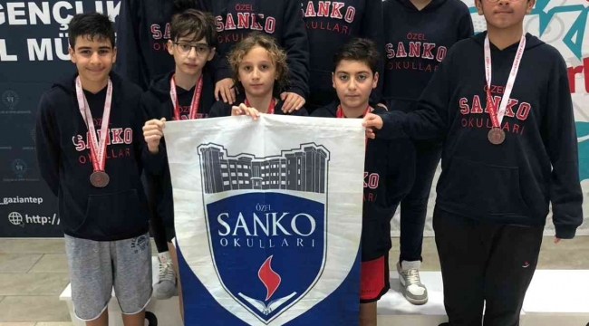 Sanko okullarının yüzme başarısı