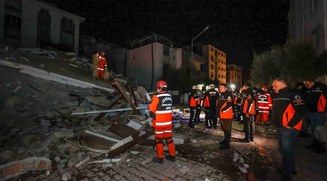 Buca'nın kurtarma ekibi afet bölgesinde