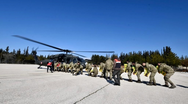 Depremden etkilenen köylere helikopter ile yardım ulaştırıldı