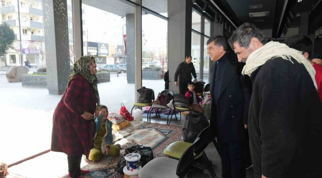 Fadıloğlu depremzedeleri yalnız bırakmıyor