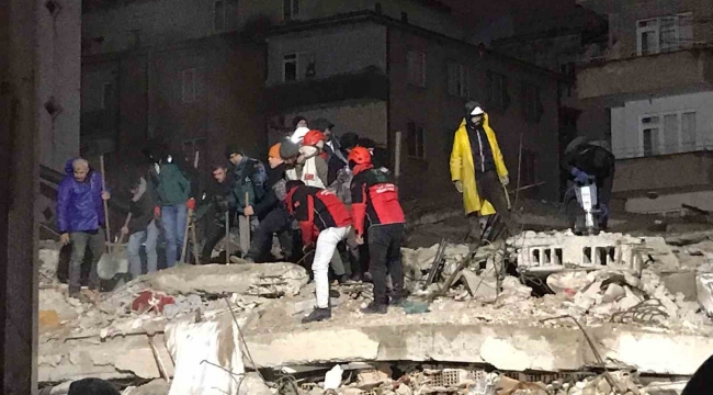 Gaziantep'te 6 katlı bina enkazından 2 ceset çıkartıldı