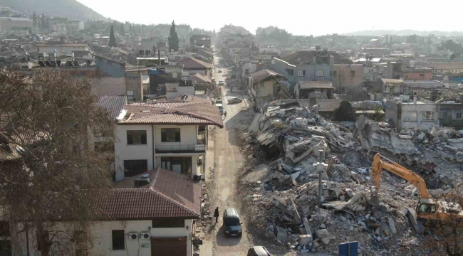 Hatay'da "dünyanın aydınlatılan ilk caddesi" yerle bir oldu