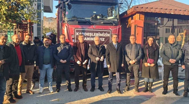 Kozan'dan 5 tır dolusu ihtiyaç malzemesi yola çıktı