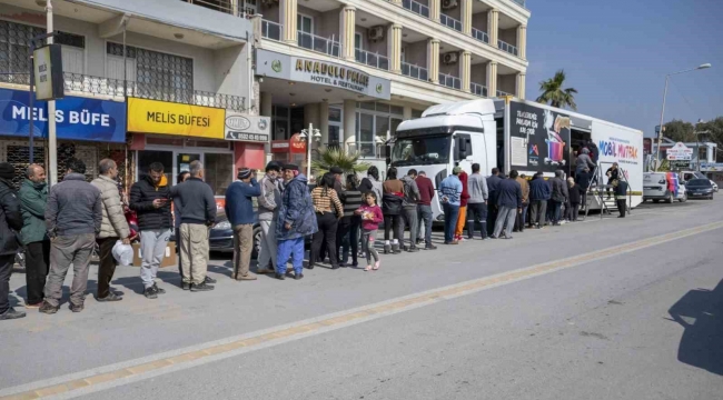 Mobil mutfak tırında tencereler depremzedeler için kaynıyor