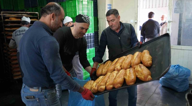 Tarsus'tan deprem bölgesine ekmek sevkiyatı