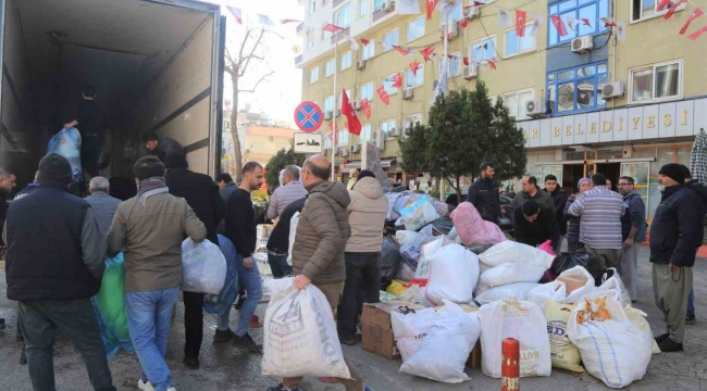 Toroslar Belediyesi, 3'üncü yardım tırını ve 5 transit aracı deprem bölgesine gönderdi