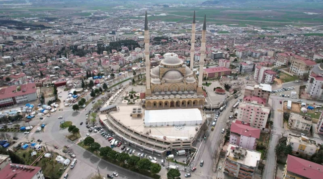 Abdülhamid Han Camii'nde teravih namazları çadırda kılınacak