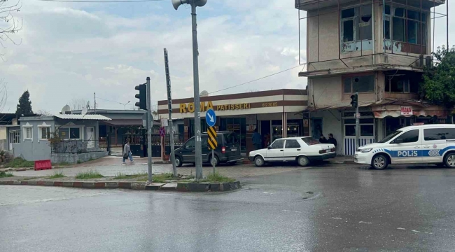 Adana'da yol verme tartışmasında 1 kişi silahla vurularak öldürüldü