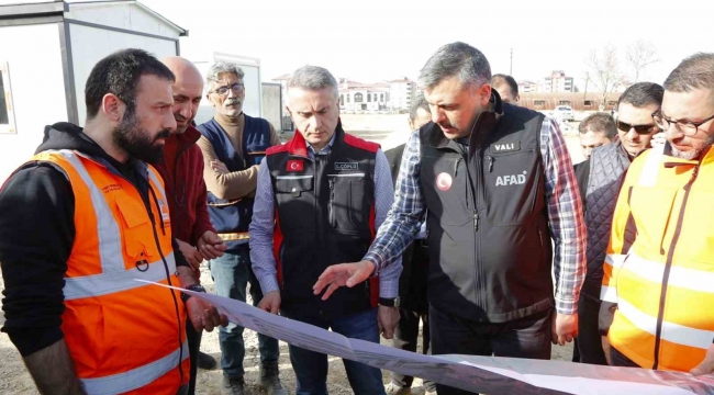 Afşin'e konteyner kent hızla kuruluyor