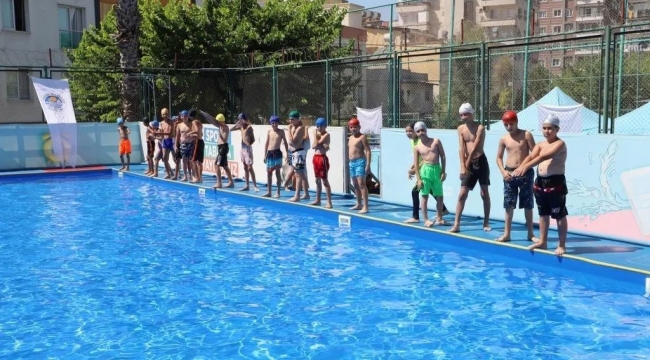 Akdeniz'de açılan kurslarla 3 yılda 10 bin çocuk yüzme öğrendi