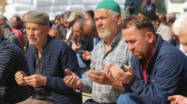 Depremin yıktığı Kahramanmaraş'taki 4'üncü cuma namazı havadan görüntülendi