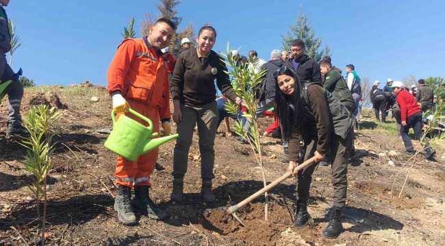 Erdemli'de deprem şehitleri hatıra ormanına ilk fidanlar dikildi