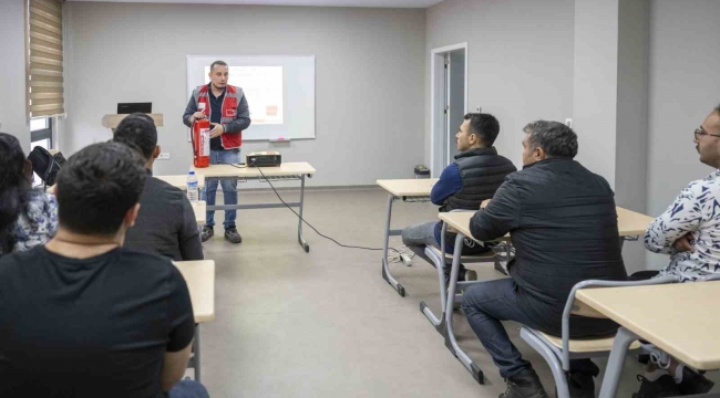 Hal MERCEK'in ilk kursiyerleri 'yetkin şoför' sertifikalarını aldı