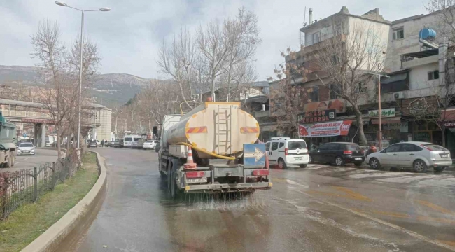 Kahramanmaraş'ta 830 noktada temizlik çalışmaları sürüyor