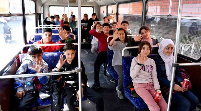Mersin Büyükşehir Belediyesi 'Minikbüs' ile 2 bin 830 öğrenciye ulaşmak istiyor