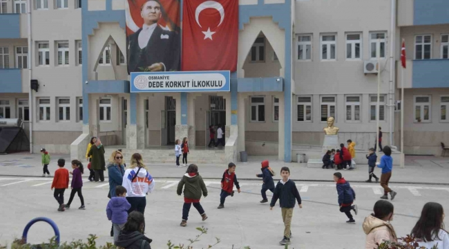 Öğrencilerin ilk ders konusu deprem oldu