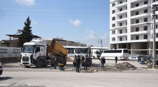 Osmaniye'de yol genişletme ve kavşak yapımına başladı