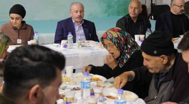 TBMM Başkanı Şentop ilk iftarı depremzedelerle yaptı