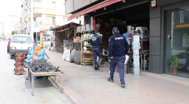 Toroslar'da kaldırım işgaline karşı sıkı denetim