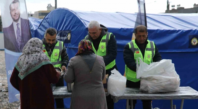 Yüreğir Belediyesinden Adıyaman'da iftar yemeği