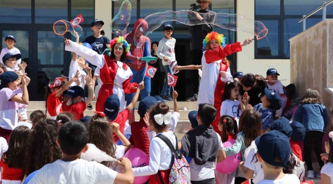 23 Nisan coşkusu "güven dolu gelecek" temasıyla yaşandı