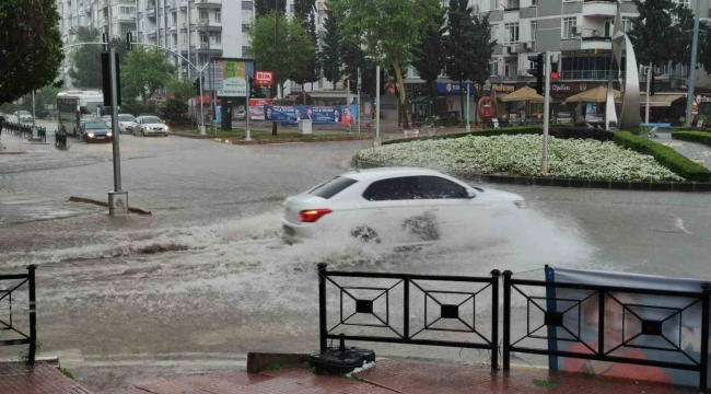 Adana'yı esir alan yağmur tarım arazilerine etki etmedi