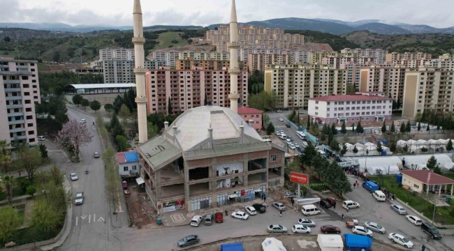 Cami hasar aldı, 3 şerefeli 46 metrelik minareler sağlam kaldı