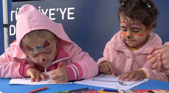 Depremzede çocuklar afetin izlerini oyunlarla silmeye çalışıyor