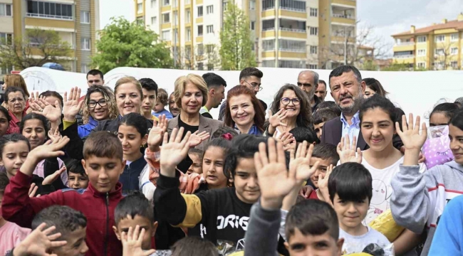 Depremzede çocuklara bayram hediyesi Mersin'den