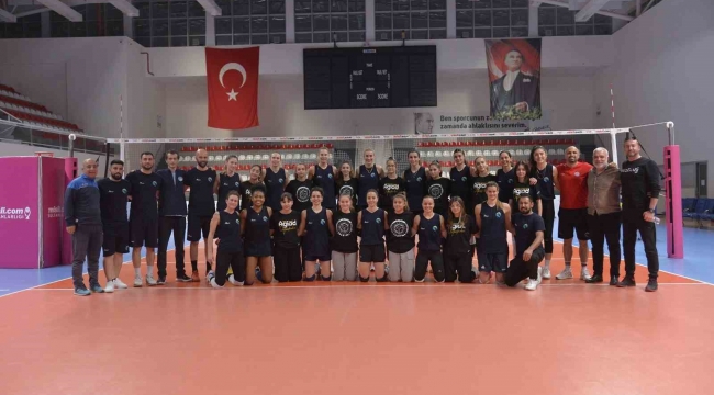 Genç voleybolcular Çukurova Belediyesi Spor Kulübü'nün misafiri oldu