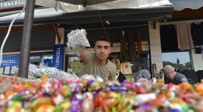 Kahramanmaraş'ta bayram şekerleri ve lokumlar tezgahlarda yerini aldı