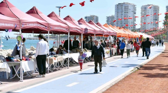 Mersin Büyükşehir Belediyesinin stantlarında bu kez depremzede üreticiler yer alıyor