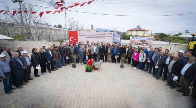 Mersin'de çiftçilere zeytin ve passiflora fidanı desteği