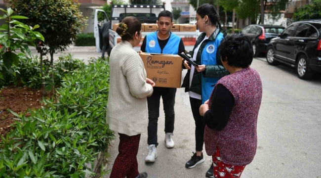 Yenişehir Belediyesi yardım kolisi dağıtımını sürdürüyor