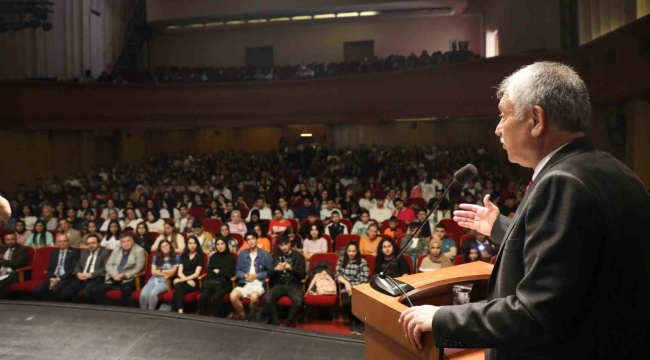 YKS'ye girecek öğrencilere farkındalık ve motivasyon konferansı