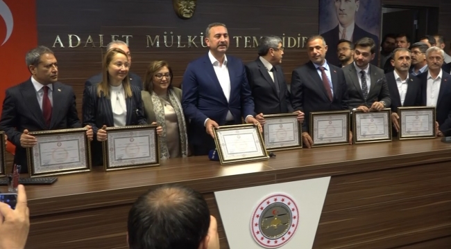 AK Parti Gaziantep milletvekilleri mazbatalarını aldı