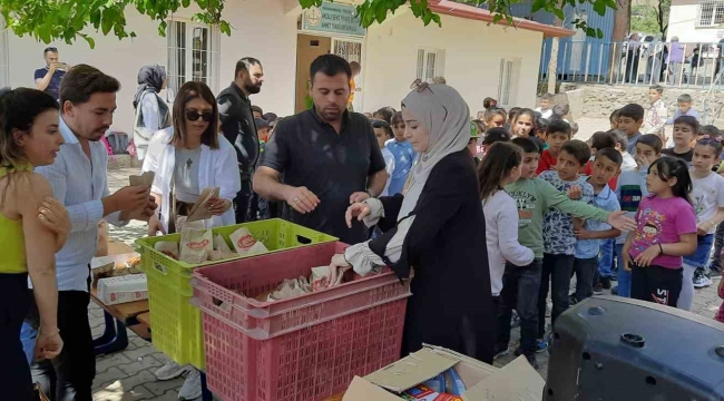 Depremzede öğrencilere öğretmenler moral oldu