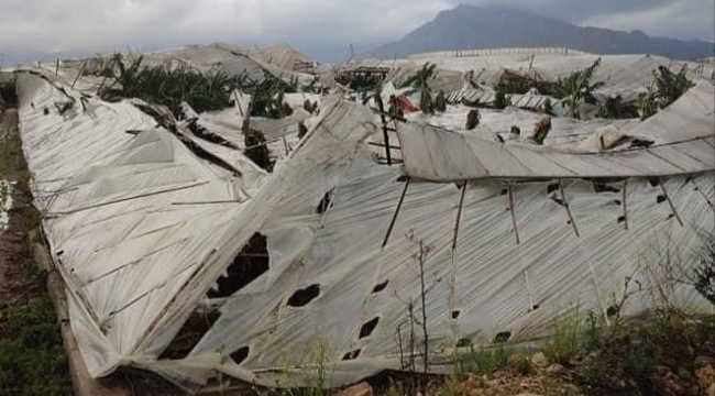 Fırtına ve hortum biri tır iki aracı devirdi, çatıları uçurup seraları parçaladı