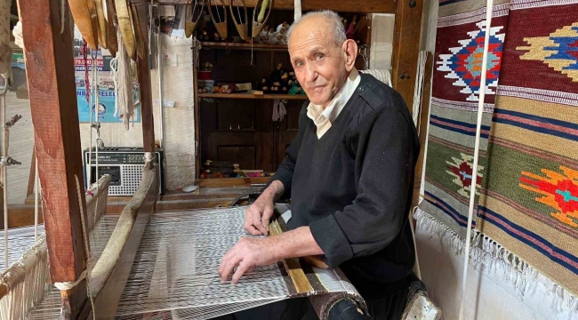 Gaziantep'te 3 metrekarelik dükkanda ürettiği kilimleri dünyaya ihraç ediyor