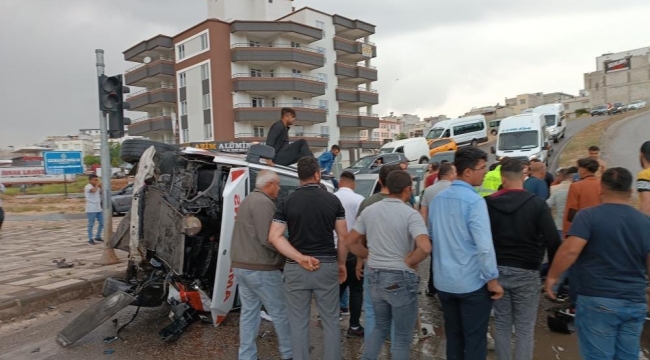 Hasta almaya giden ambulans kaza yaptı: 4 yaralı