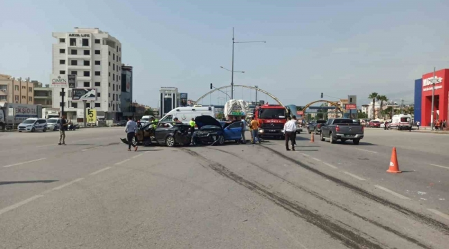 Hatay'da freni patlayan kamyon zincirleme kazaya neden oldu: 13 yaralı